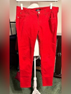 Celebrity Pink Jeans Skinny Jeans in Red Size 7